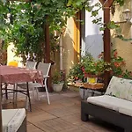 Chez Mamiyo Homestay szállás Gallargues-Le-Montueux